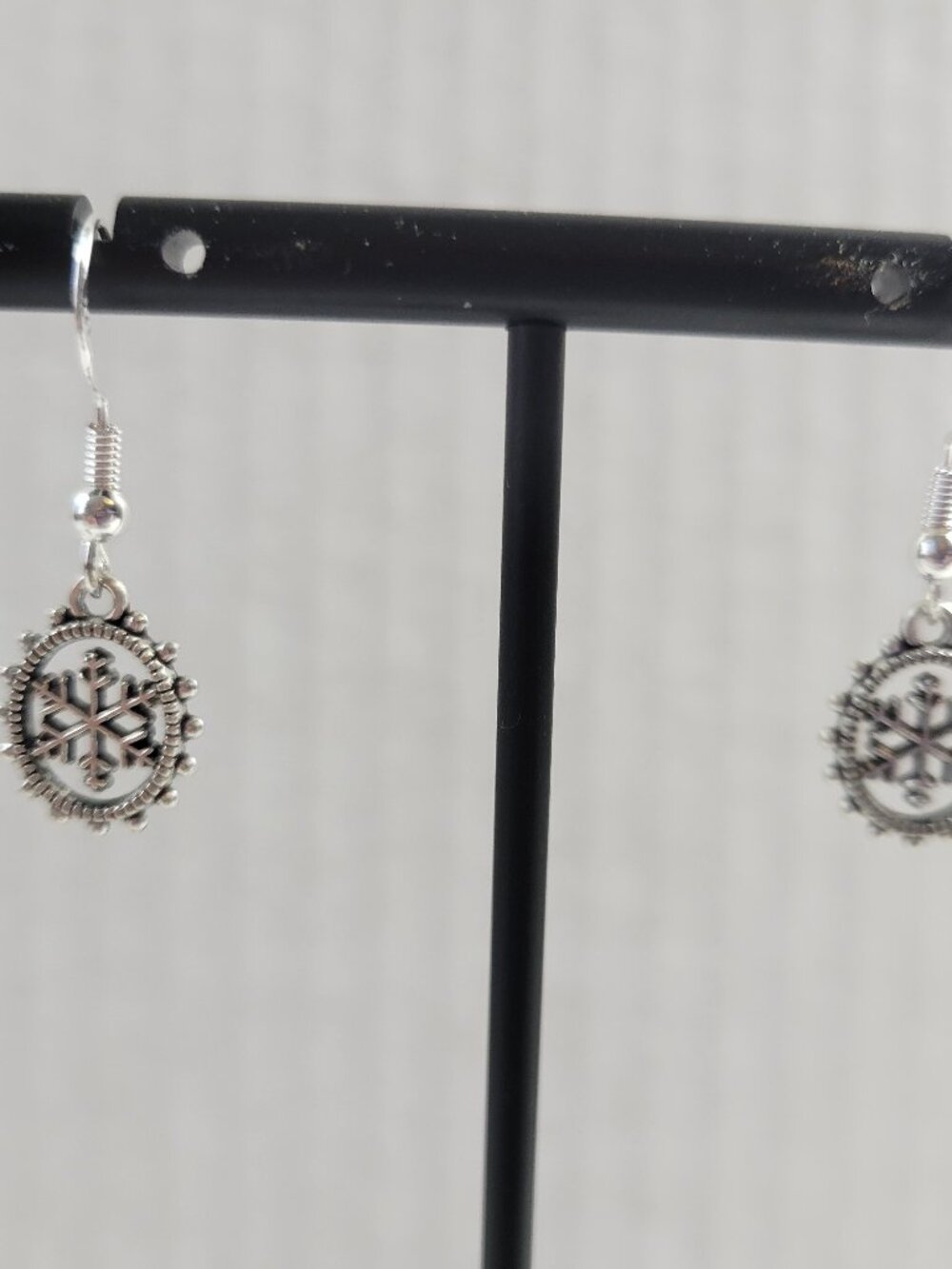 Silver Framed Snowflake Dangle Earrings Winter Christmas Charm Jewelry New E144E